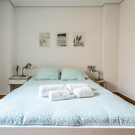 Apartamento En Primera Linea De Playa Riazor ア・コルーニャ エクステリア 写真